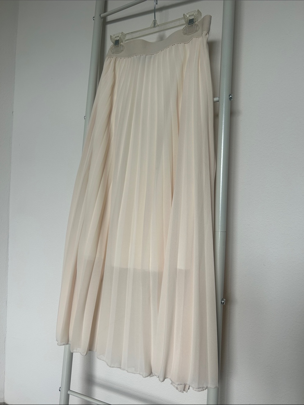 Pleated Cream Midi Skirt with Elastic Waist